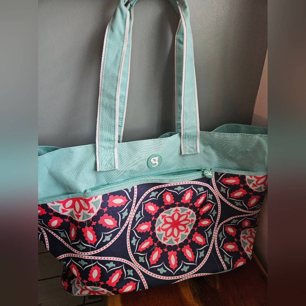 geckobrands 19.5" large beach tote with pockets, has mark on bottom as shown